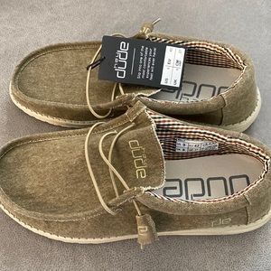 Hey dude mens size 9 slip on
